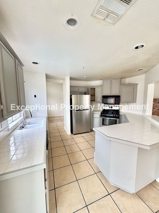 Building Photo - 16202 Trailwinds Dr