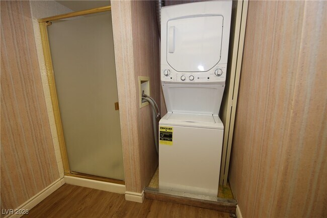 Building Photo - 1751 E Reno Ave