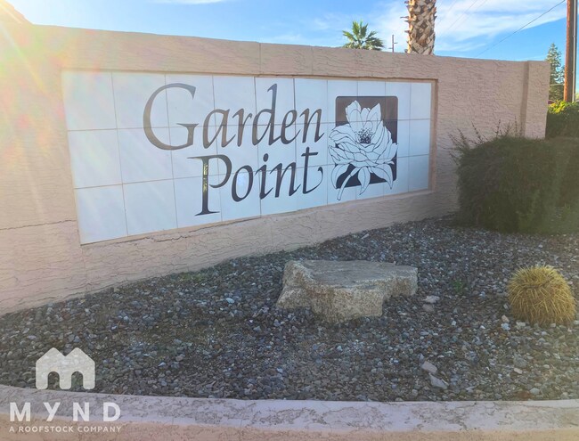 Building Photo - 8027 W Laurel Ln