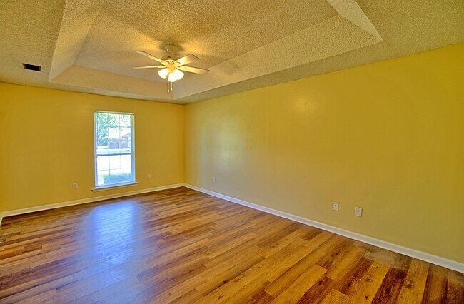 Building Photo - 205 Tempest Ln