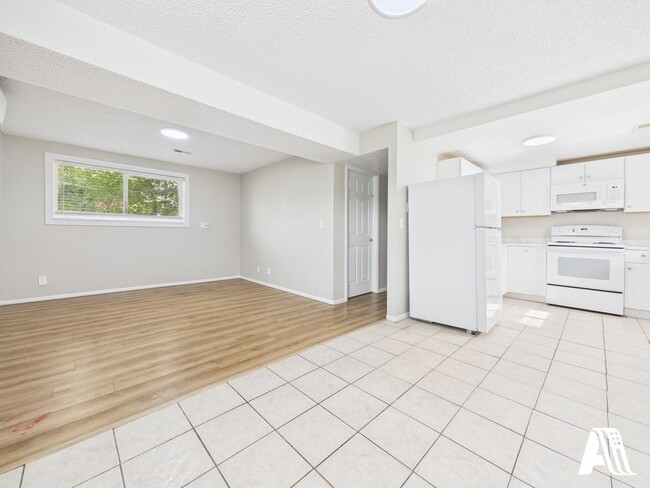Building Photo - 967 W 2000 N