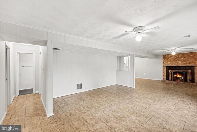 Building Photo - 7014 Dower House Rd