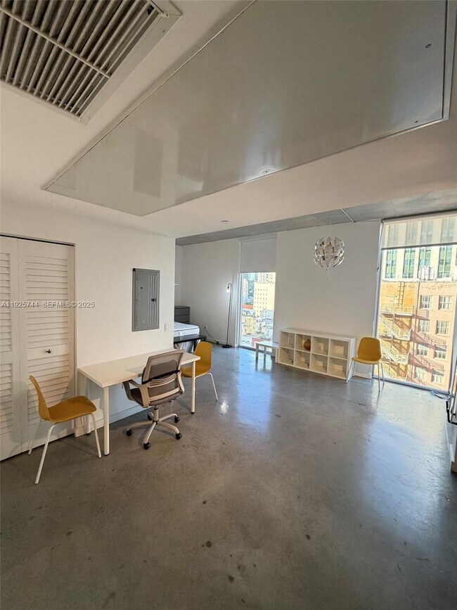 Building Photo - 151 SE 1st St