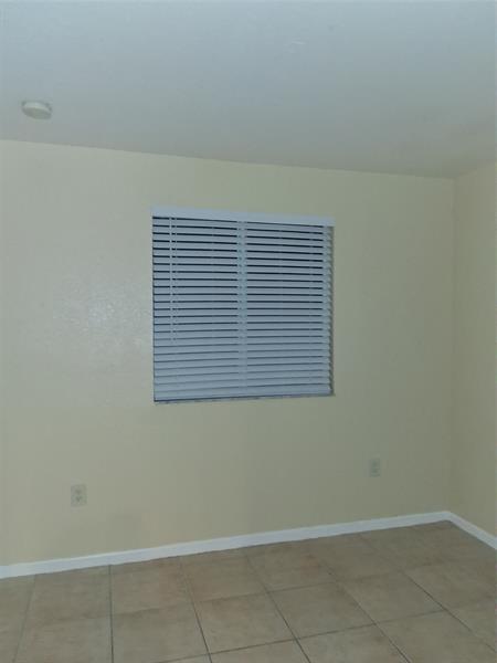 Building Photo - 1425 SE 24th Ct