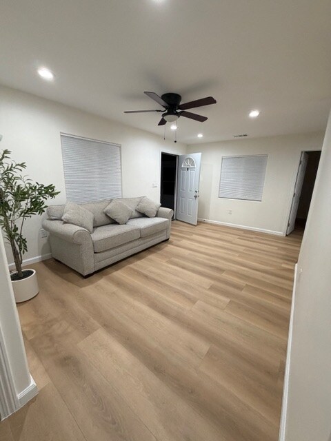 Building Photo - 823 E Cypress St