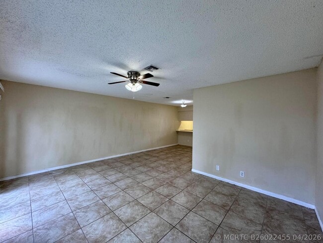 Building Photo - 704 Riverside Dr
