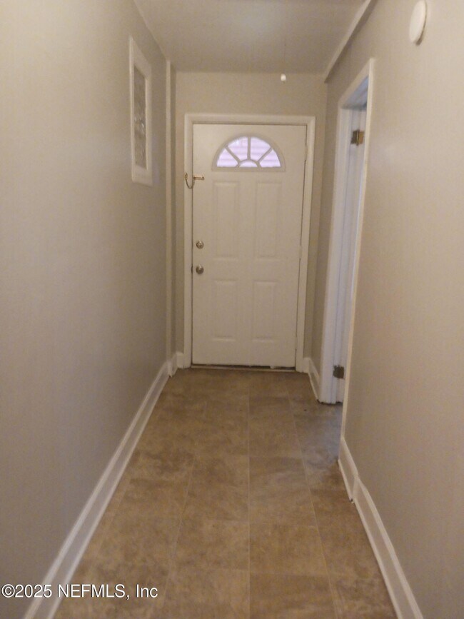 Building Photo - 451 Duray St