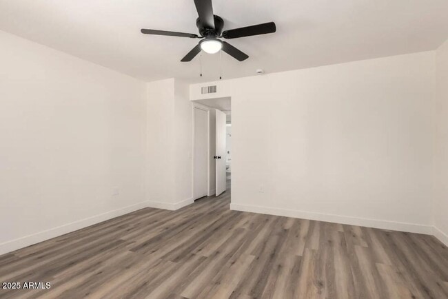 Building Photo - 17615 N Whispering Oaks Dr