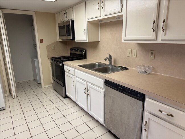 Building Photo - 14777 Wunderlich Dr