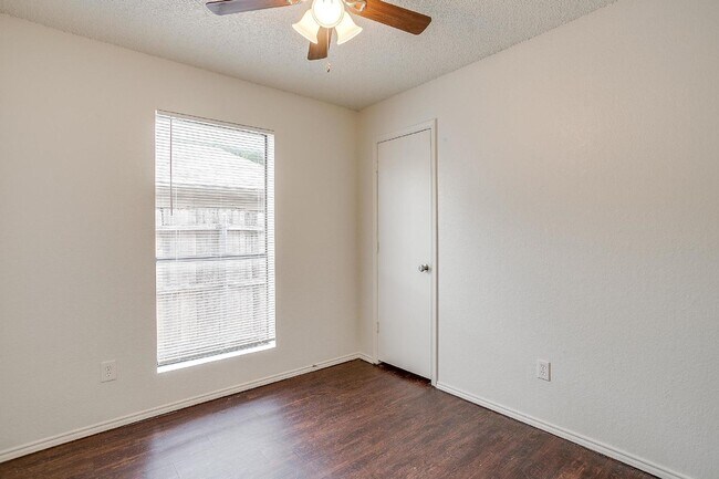 Building Photo - Charming 3 Bedroom Home with 2 Full Baths