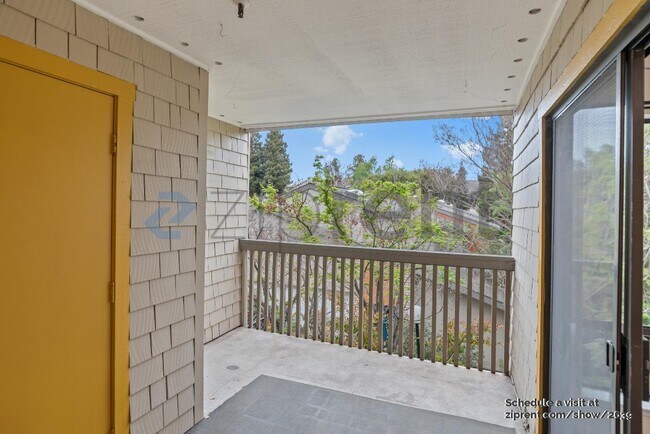 Building Photo - 49 Showers Dr