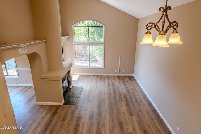 Building Photo - 2704 Simi Hills Ln