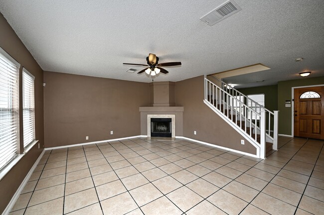 Building Photo - TWO STORY  |  4 BEDROOM  |  2.5 BATH  |  2...