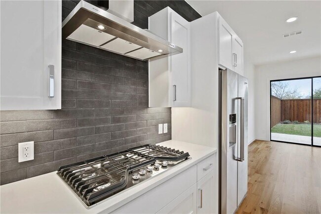 Building Photo - 2407 Douglas Ave