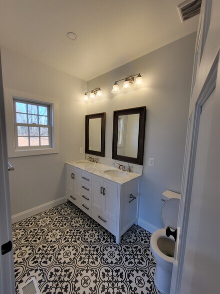 Building Photo - 7143 Hesperides Dr