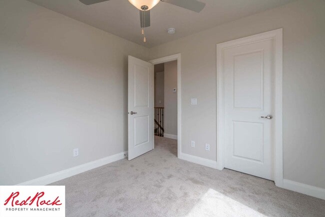 Building Photo - Beautiful Townhome in Hurricane Heights!