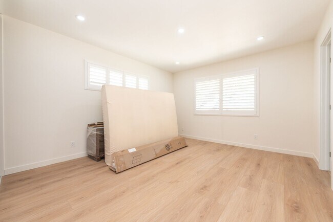 Building Photo - Completely Renovated 4 Bed / 3 Bath Home for Rent in Prime Tustin