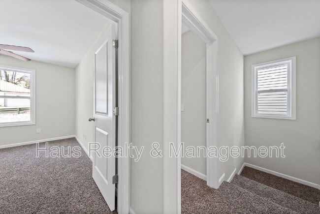 Building Photo - 839 Cumberland Dr