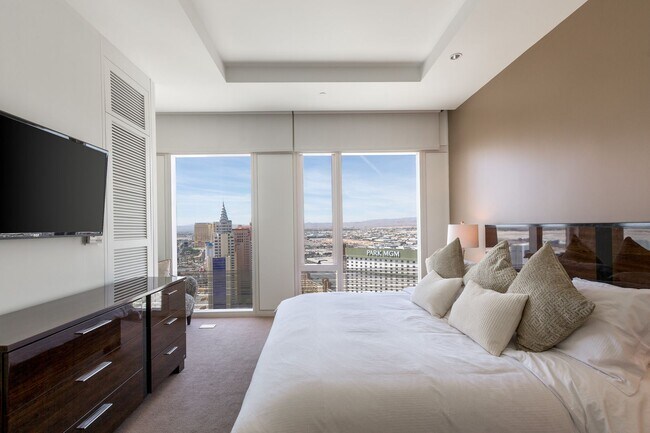 Building Photo - BEAUTIFUL WALDORF ASTORIA UNIT ON THE 34TH FLOOR!
