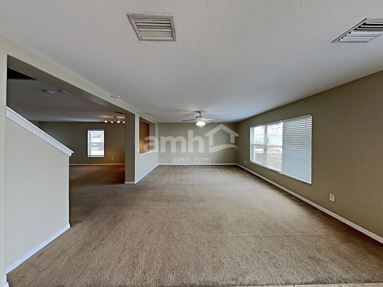 Building Photo - 11114 Golden Silence Dr
