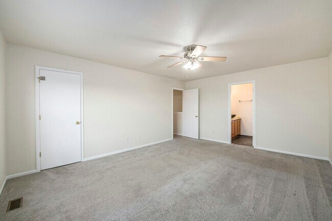 Building Photo - 3950 Celtic Ln
