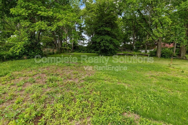 Building Photo - 6127 Lucille Ave
