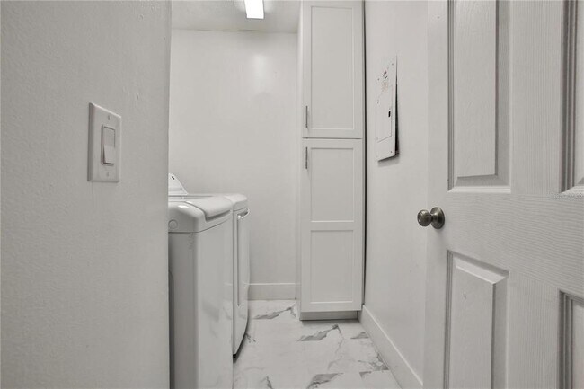 Building Photo - 532 Hunter Cir