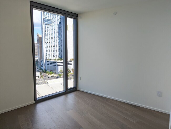 Building Photo - 1000 Auahi St