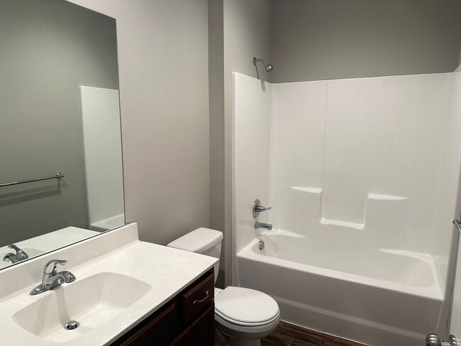 Building Photo - 2 Bed 1 Car Attached Villa in Blue Springs