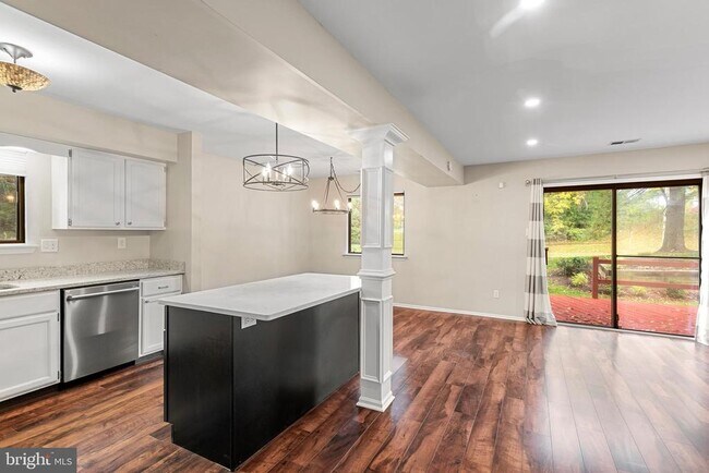 Building Photo - 201 Fairfax Ct
