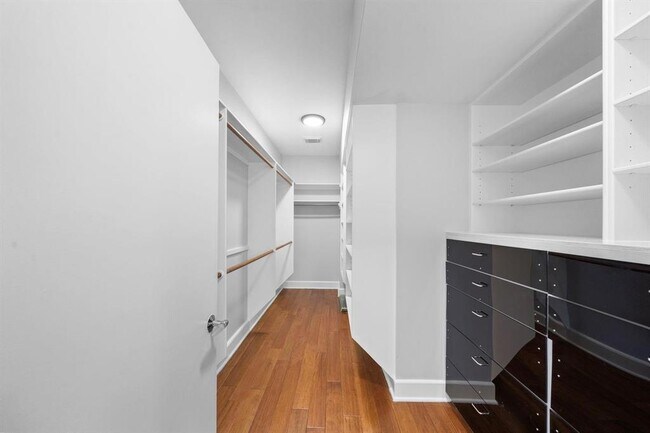 Building Photo - 1822 Brun St