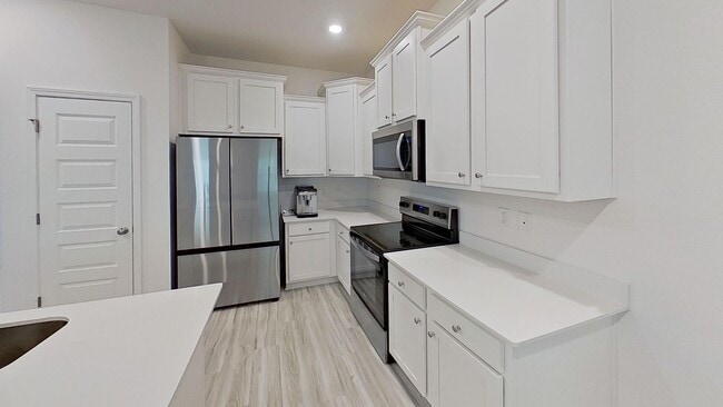 Building Photo - Beautiful 3/2.5 Townhouse