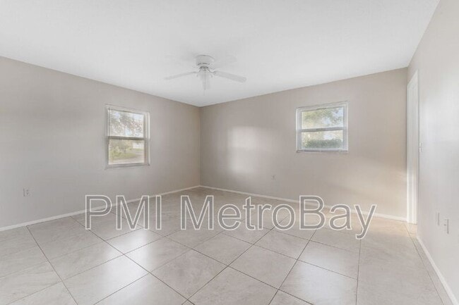 Building Photo - 7250 Applegate Dr