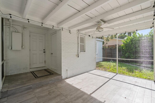 Building Photo - 426 48th St