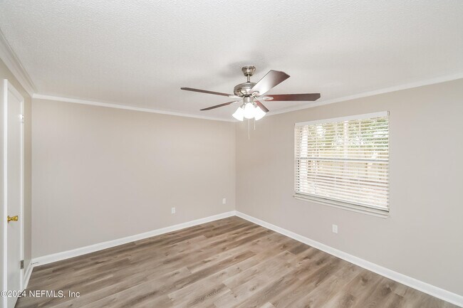 Building Photo - 3885 Mandarin Woods Dr N
