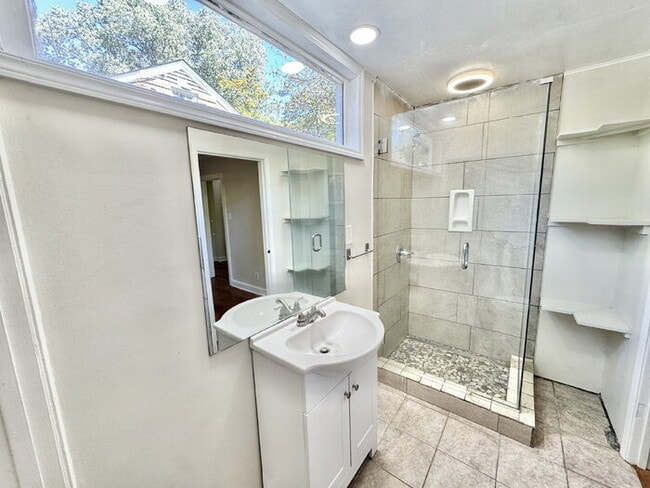 Building Photo - 163 S Fenwick Rd