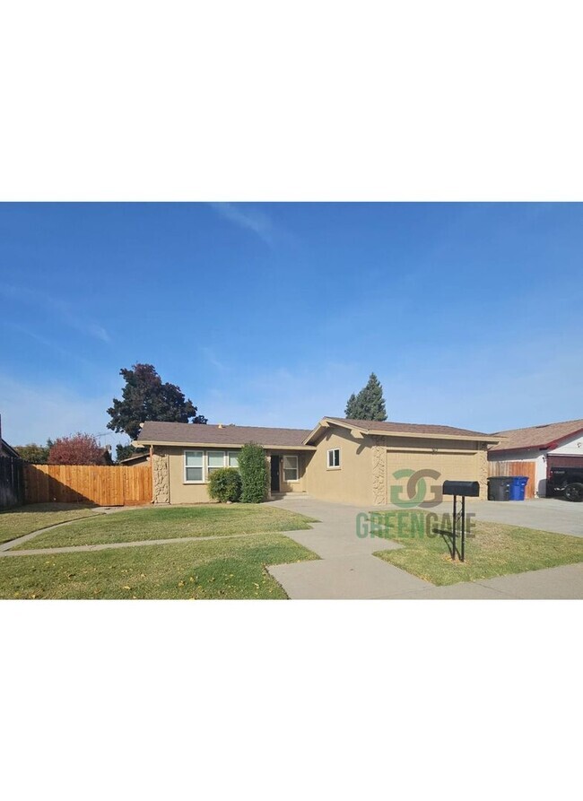 Building Photo - 3 Bedroom 2 Bath Modesto home available!!