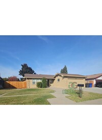 Building Photo - 3 Bedroom 2 Bath Modesto home available!!