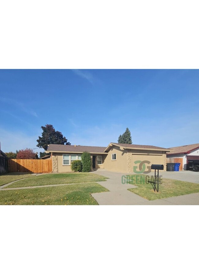 Primary Photo - 3 Bedroom 2 Bath Modesto home available!!