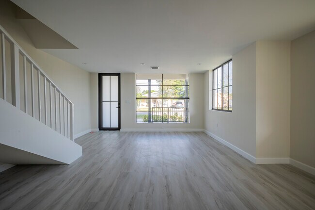 Building Photo - 18020 SW 103rd Ave