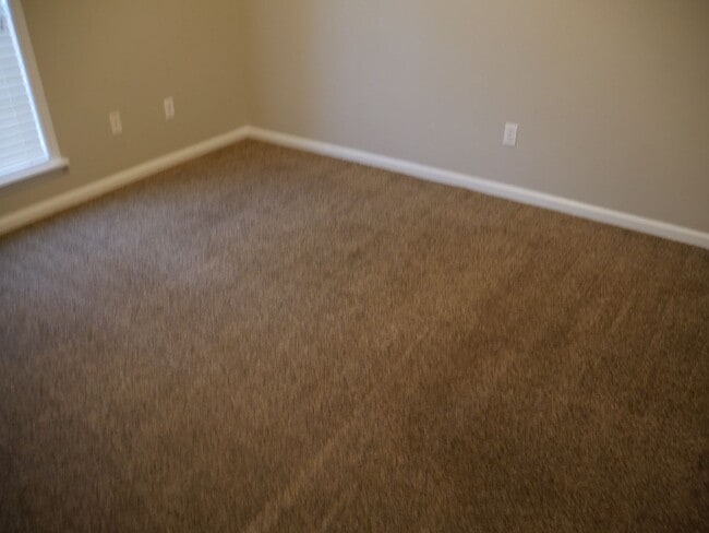 Building Photo - Three bedroom!