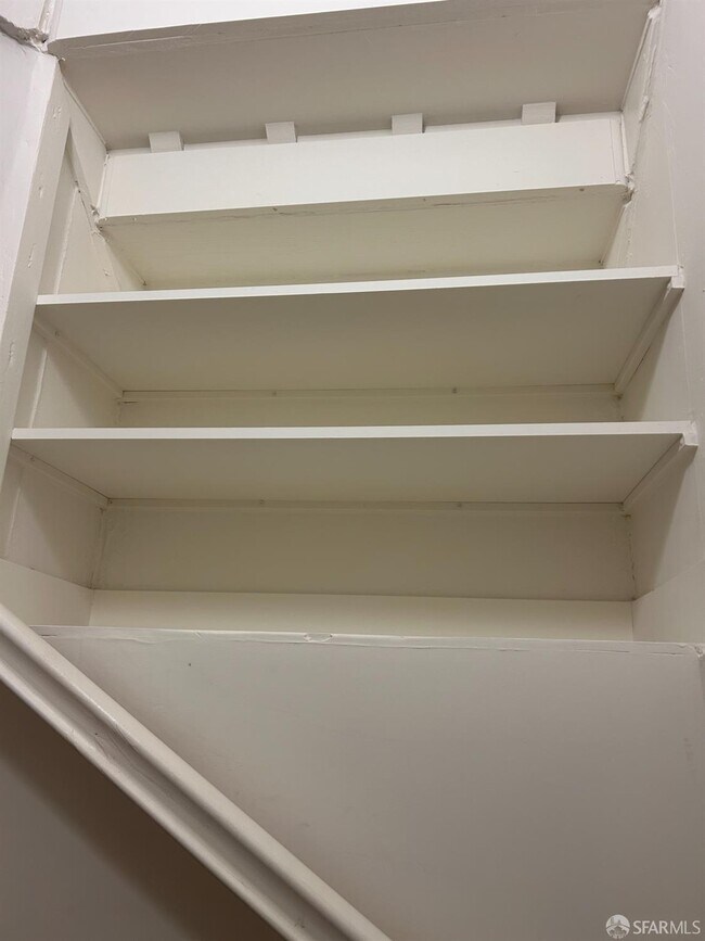 Building Photo - 255 Molimo Dr