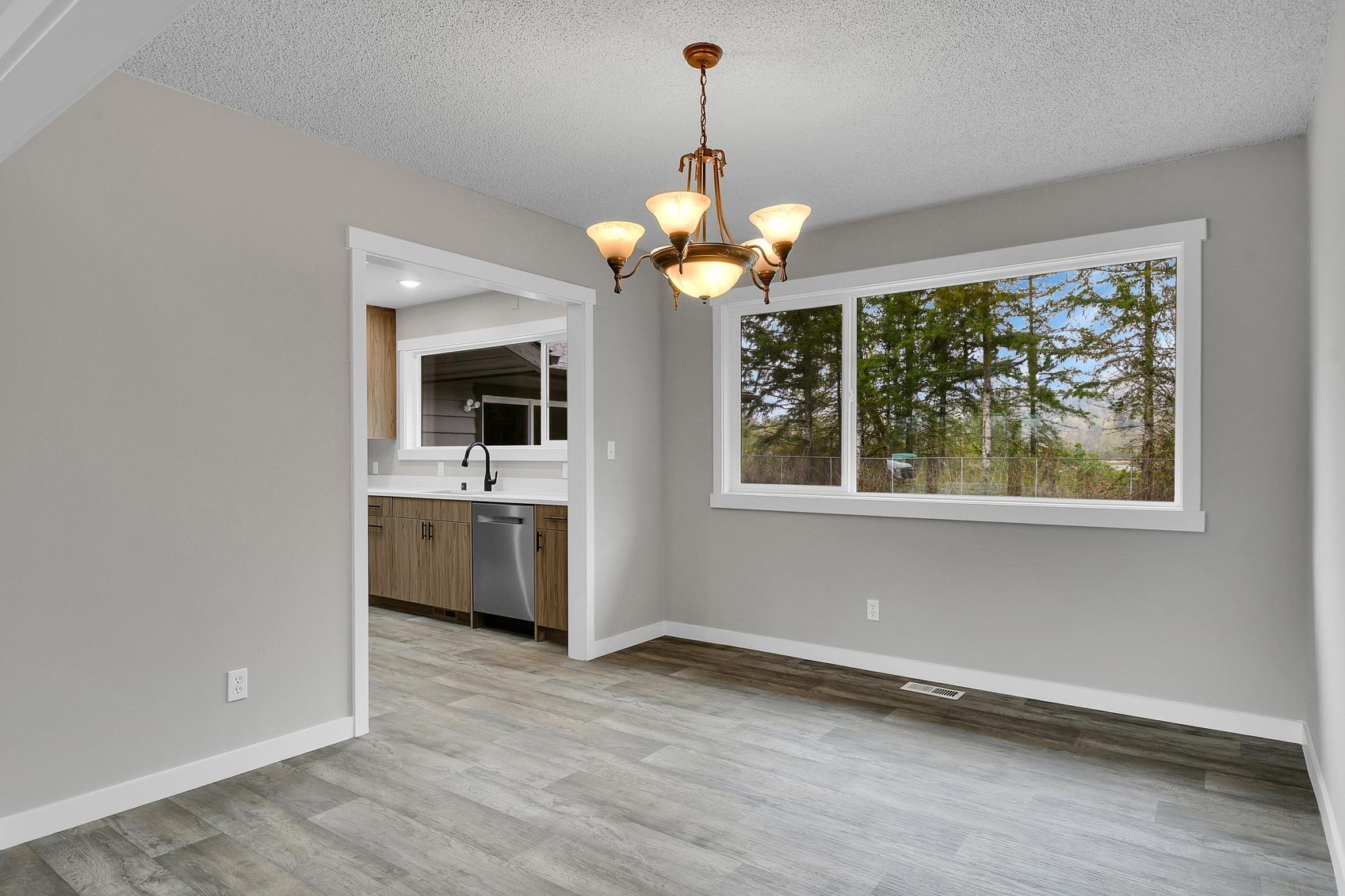 Dining Room - 34505 US 2