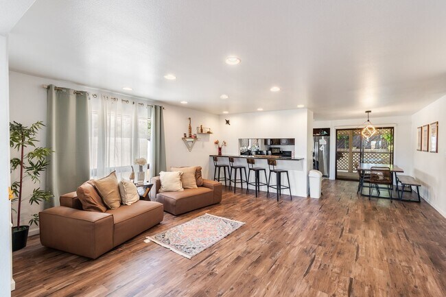 Building Photo - Large Island Getaway in Sunny Kapolei
