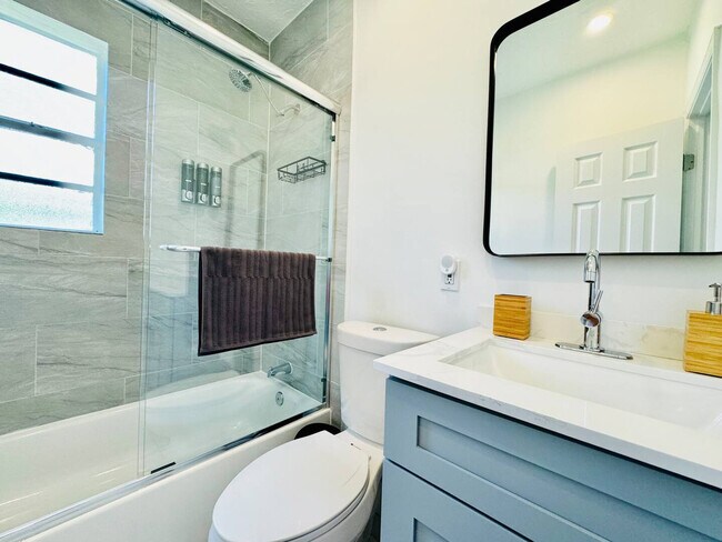 Building Photo - 133 SW 22nd Terrace