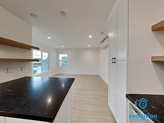Building Photo - 3831-3835 3rd Avenue - 3835 3rd Ave Apt 6