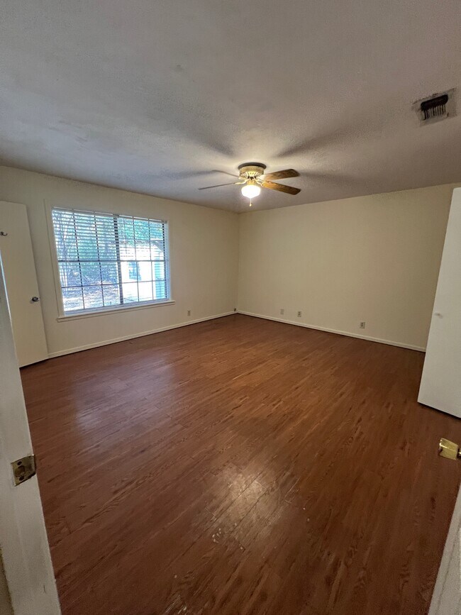 Building Photo - 3209 Hastings Crossing Rd