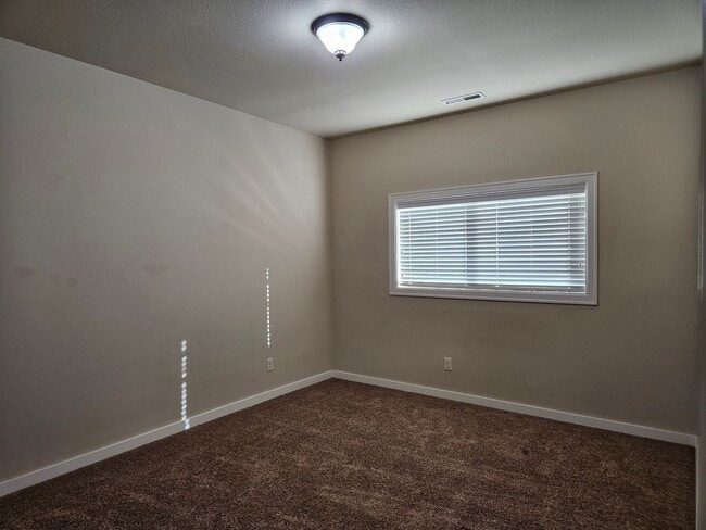 Building Photo - 3Bd/2Ba Two story townhouse - Available soon!