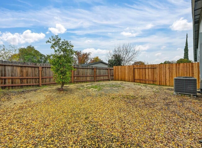 Building Photo - 6340 Sorrell Ct