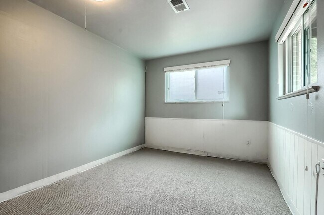 Building Photo - Beautiful 4-Bedroom, 3-Bathroom Home! Ever...